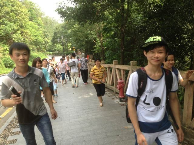 鳳凰山登山、抓魚